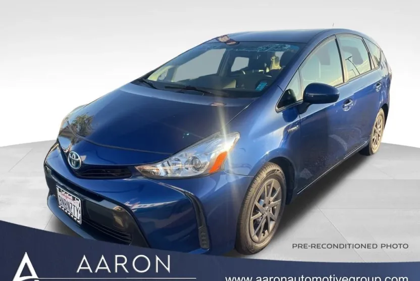 2017 Toyota Prius V Two photo 1