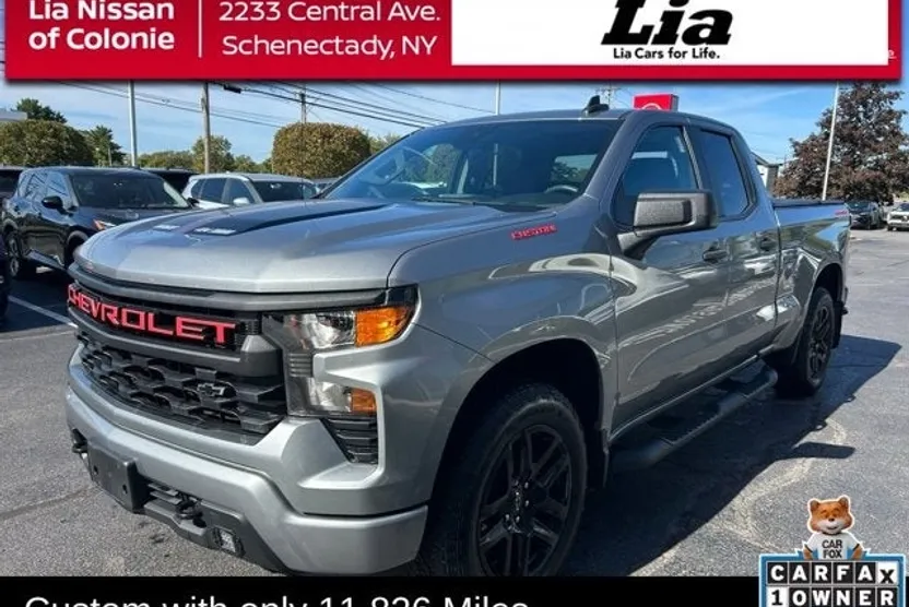 2023 Chevrolet Silverado 1500 Custom photo 1