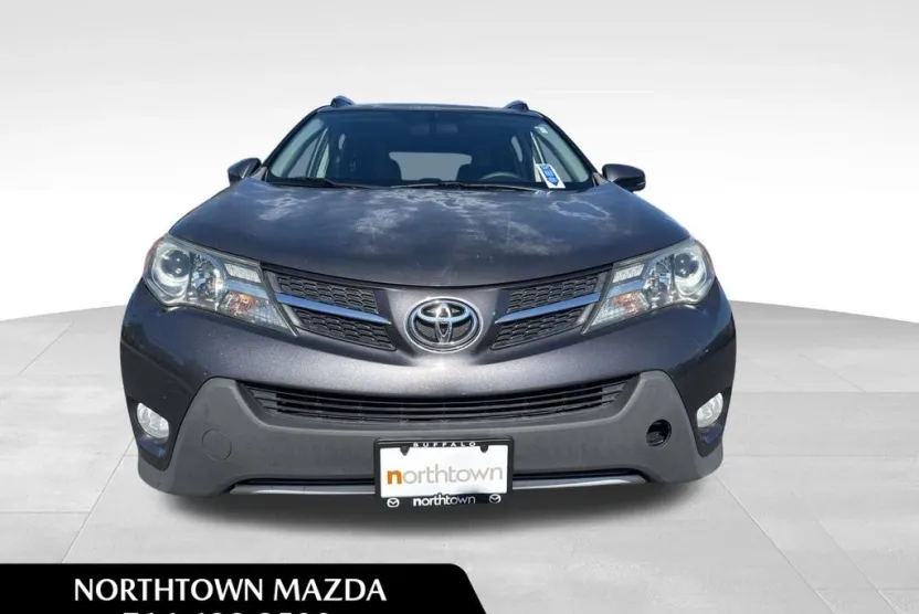 2015 Toyota RAV4 XLE photo 1