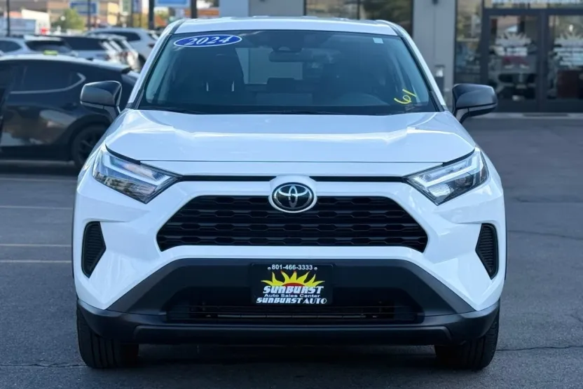 2024 Toyota RAV4 LE photo 1