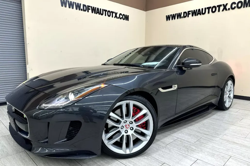 2016 Jaguar F-TYPE R photo 1