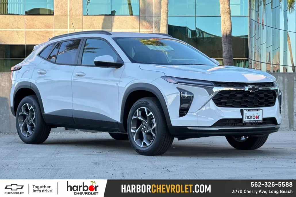 2025 Chevrolet Trax LT photo 1