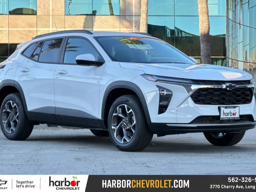 2025 Chevrolet Trax LT photo 1
