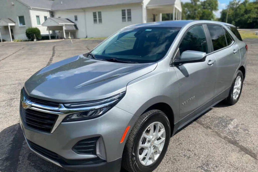 2023 Chevrolet Equinox LT photo 1