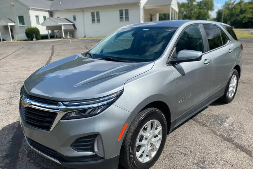 2023 Chevrolet Equinox LT photo 1