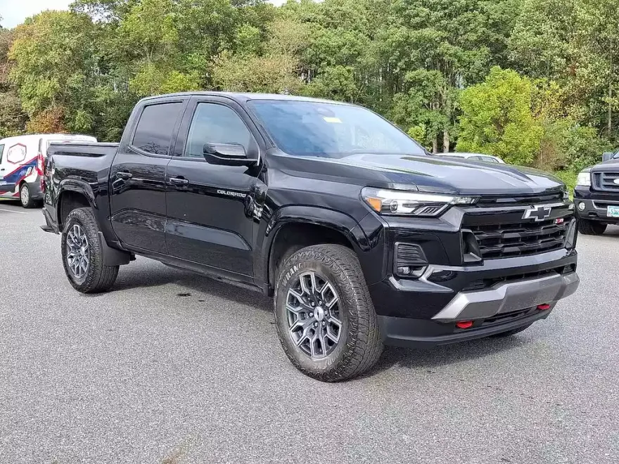 2024 Chevrolet Colorado Z71 photo 1