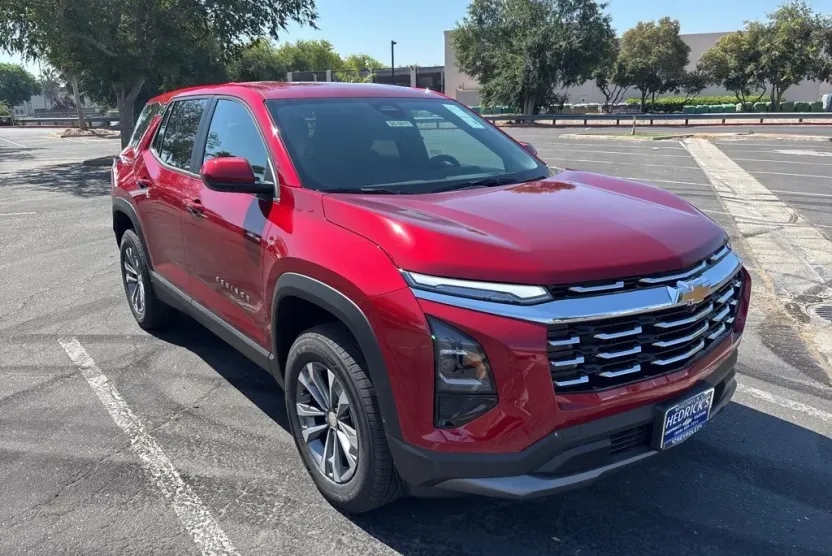 2026 Chevrolet Equinox LT photo 1