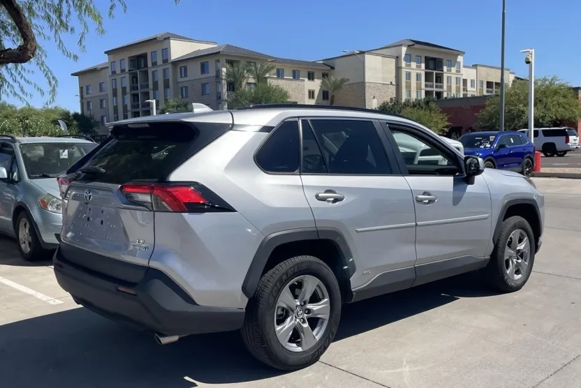 2023 Toyota RAV4 Hybrid LE photo 1