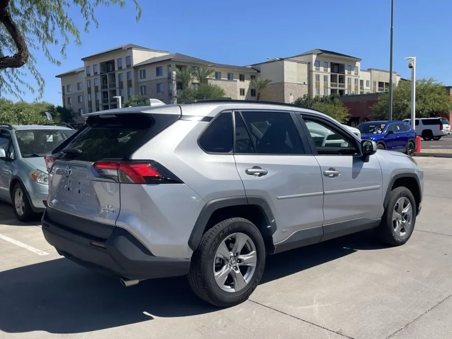 2023 Toyota RAV4 Hybrid LE photo 1