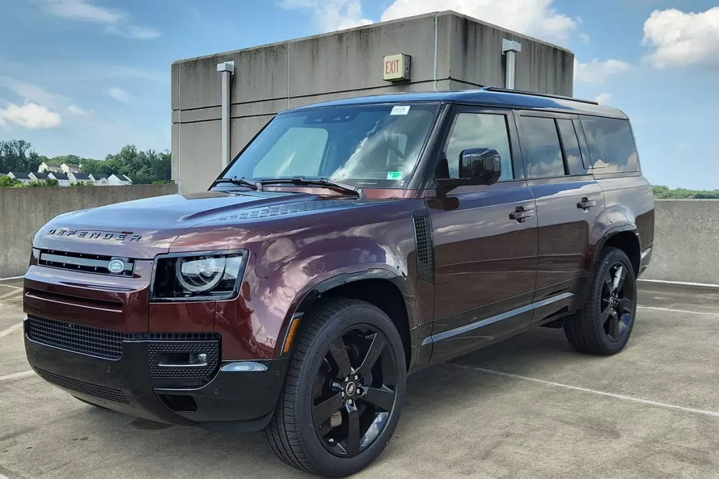 2025 Land Rover Defender 130 X-Dynamic SE photo 1