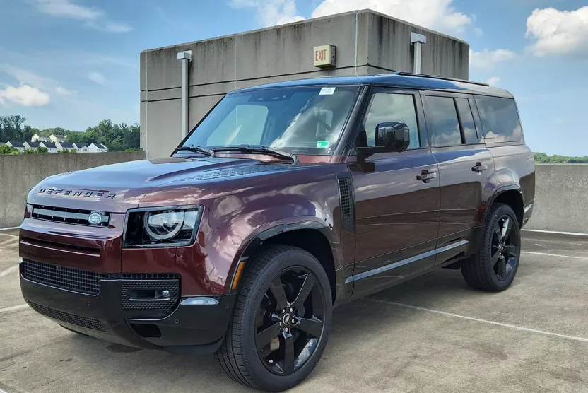 2025 Land Rover Defender 130 X-Dynamic SE photo 1