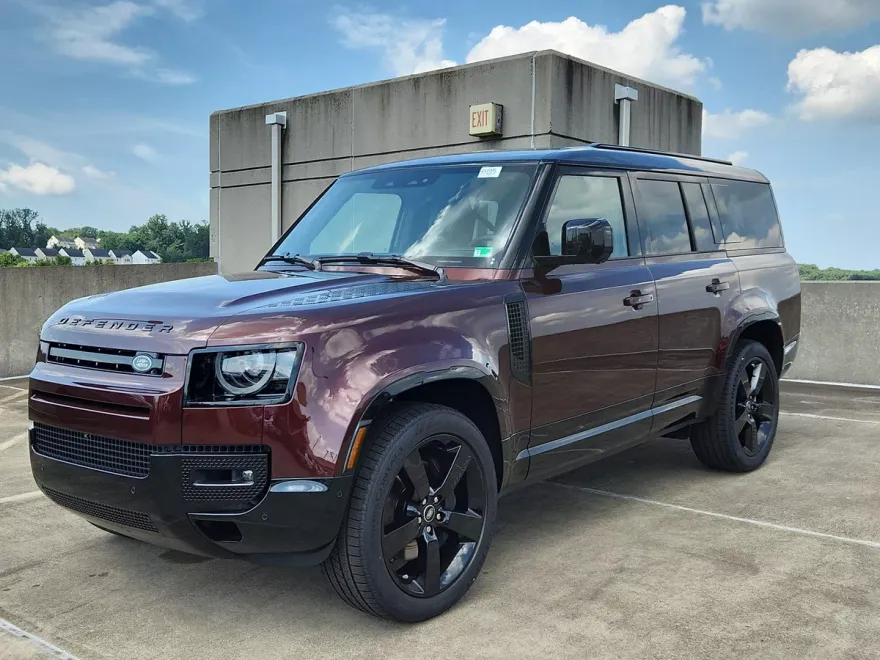 2025 Land Rover Defender 130 X-Dynamic SE photo 1
