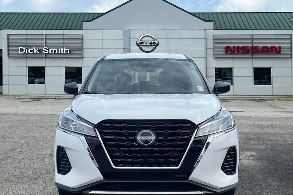 2025 Nissan Kicks Play S photo 1