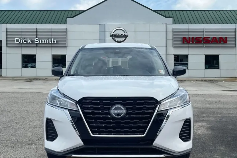 2025 Nissan Kicks Play S photo 1