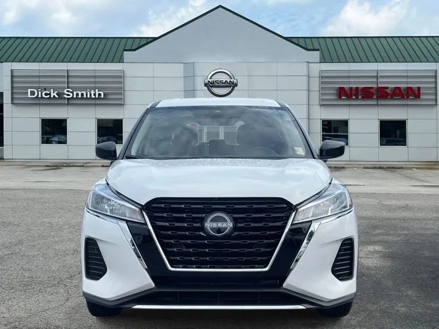 2025 Nissan Kicks Play S photo 1