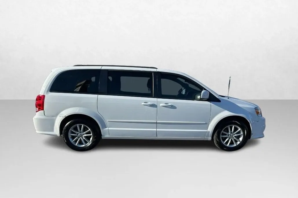 2016 Dodge Grand Caravan SXT photo 1