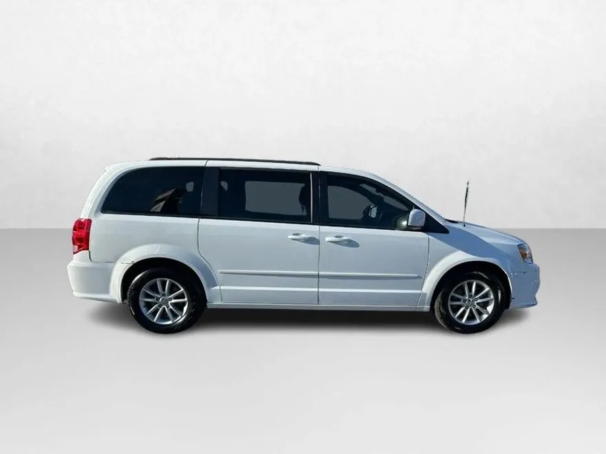 2016 Dodge Grand Caravan SXT photo 1