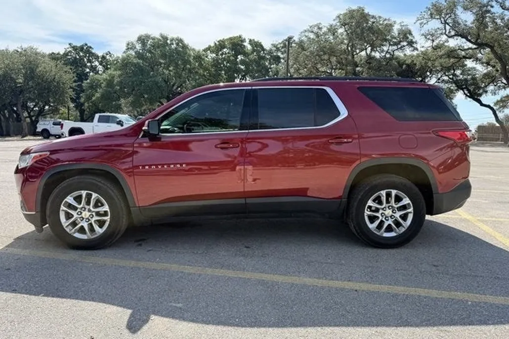 2019 Chevrolet Traverse 1LT photo 1