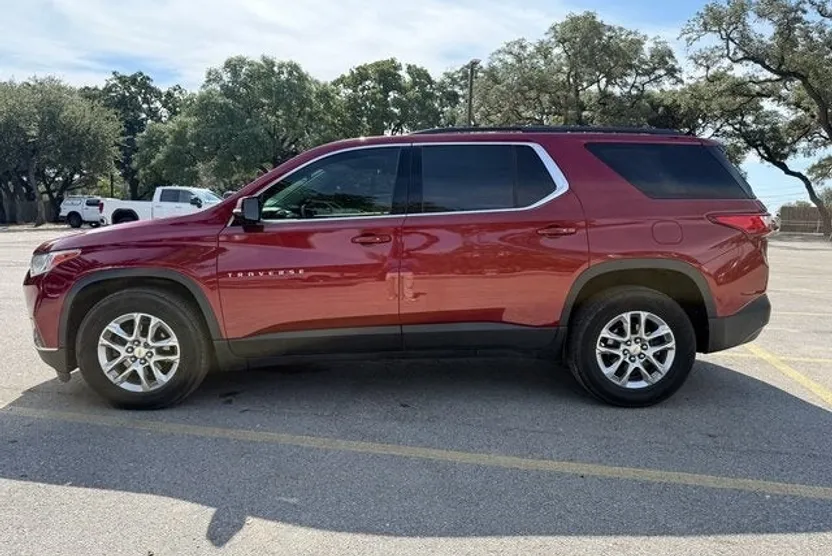 2019 Chevrolet Traverse 1LT photo 1