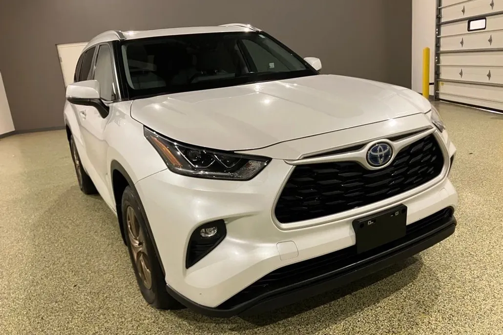2023 Toyota Highlander Hybrid XLE photo 1