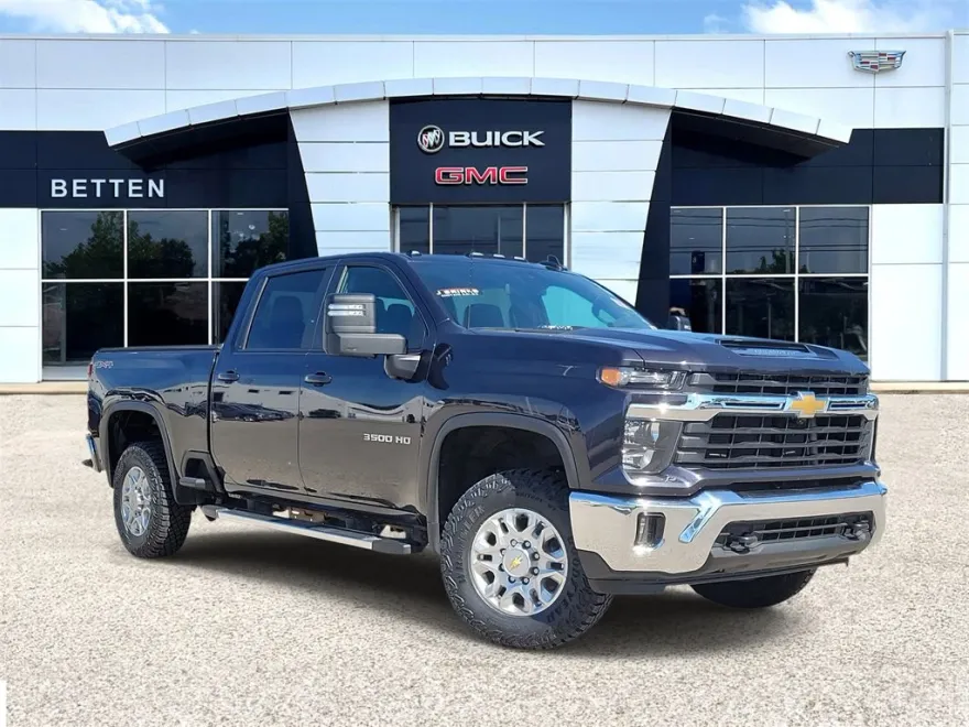 2024 Chevrolet Silverado 3500HD photo 1