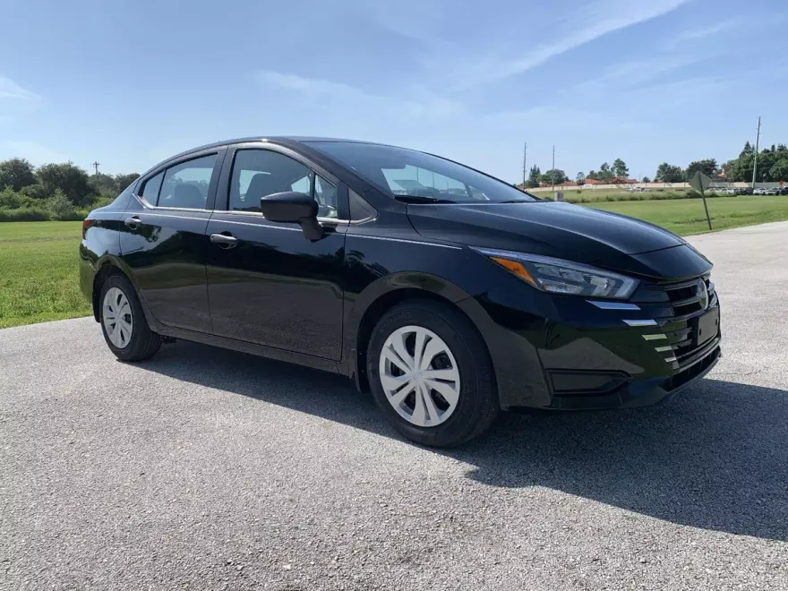 2025 Nissan Versa S photo 1