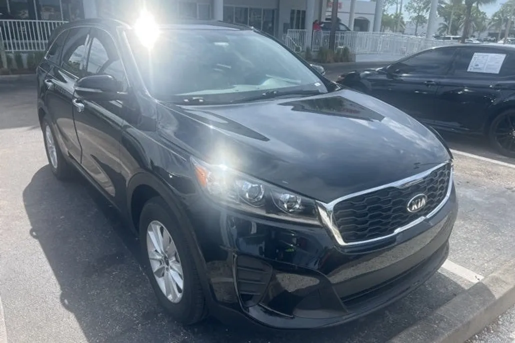2019 Kia Sorento LX photo 1