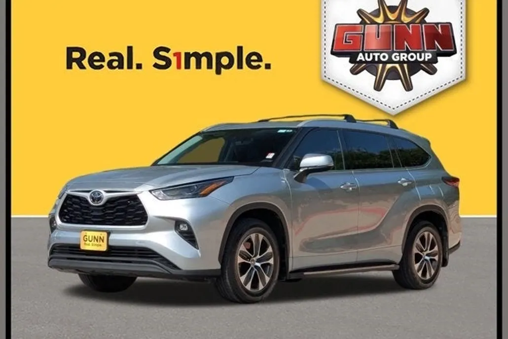 2022 Toyota Highlander XLE photo 1