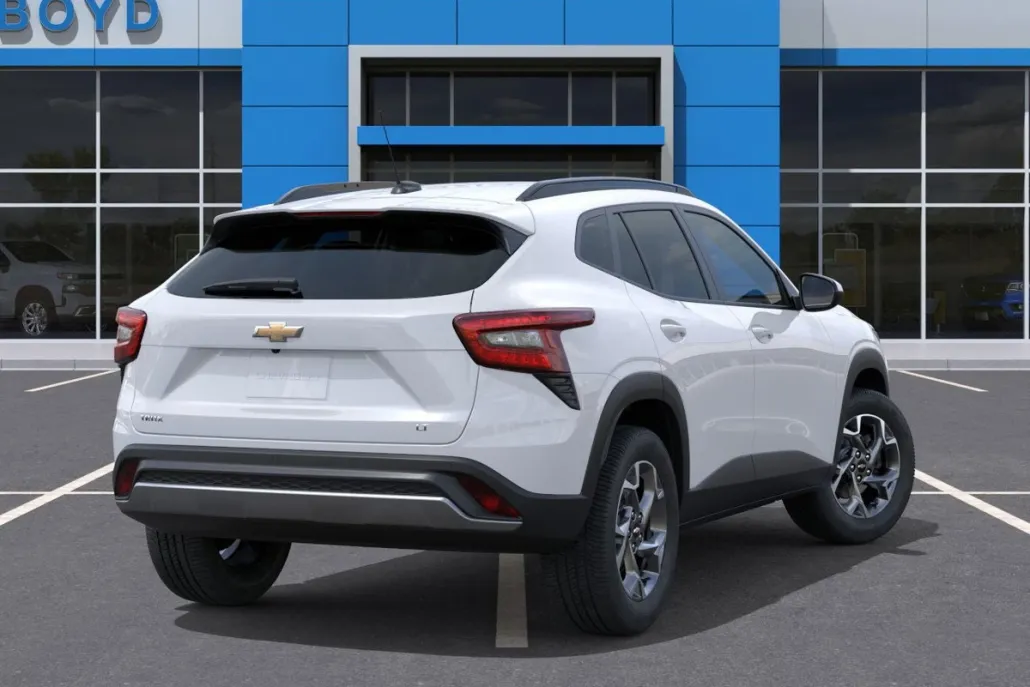 2025 Chevrolet Trax LT photo 1