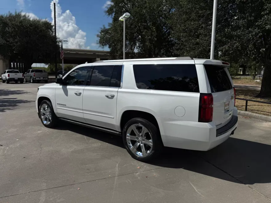2017 Chevrolet Suburban Premier photo 1