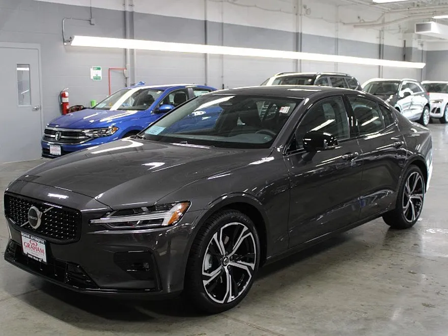 2024 Volvo S60 Core photo 1