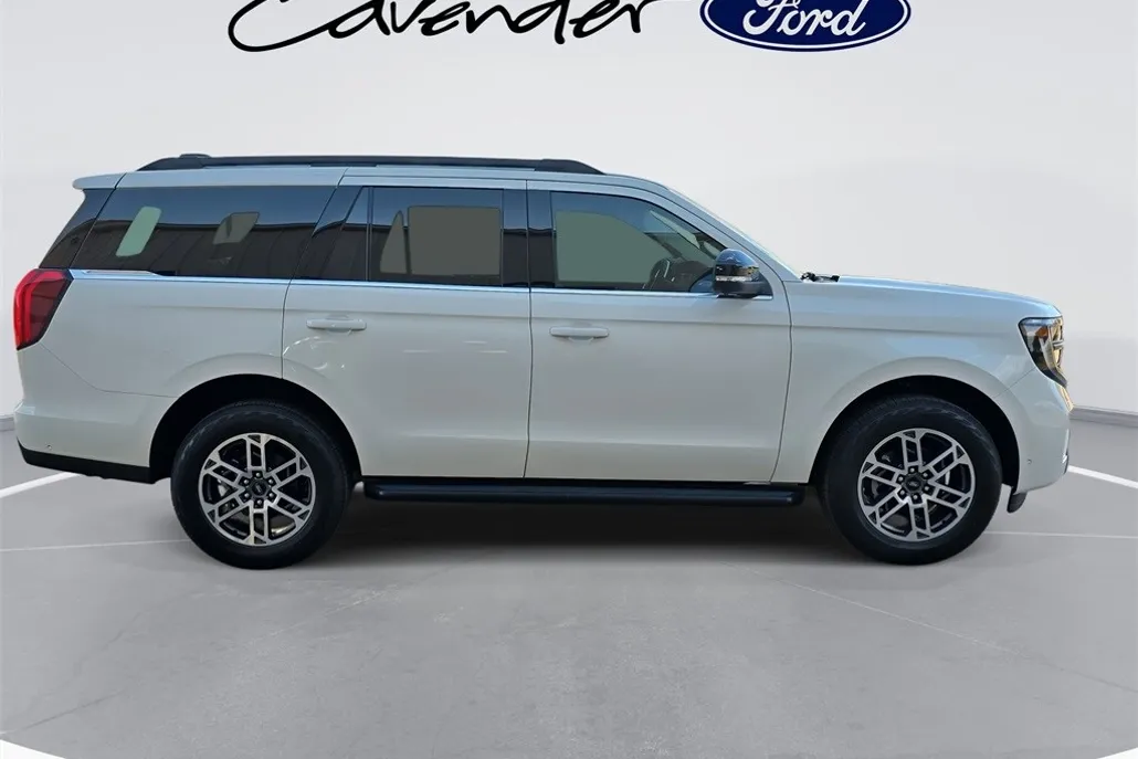 2025 Ford Expedition photo 1