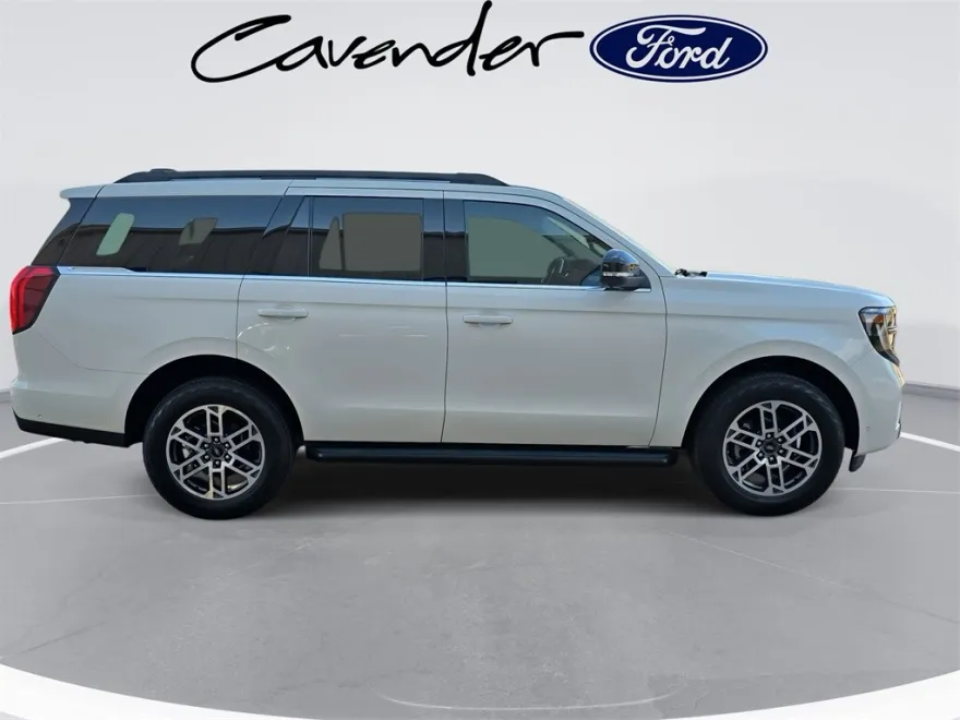 2025 Ford Expedition photo 1