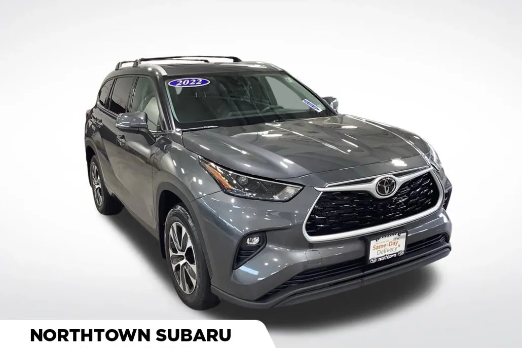 2022 Toyota Highlander XLE photo 1