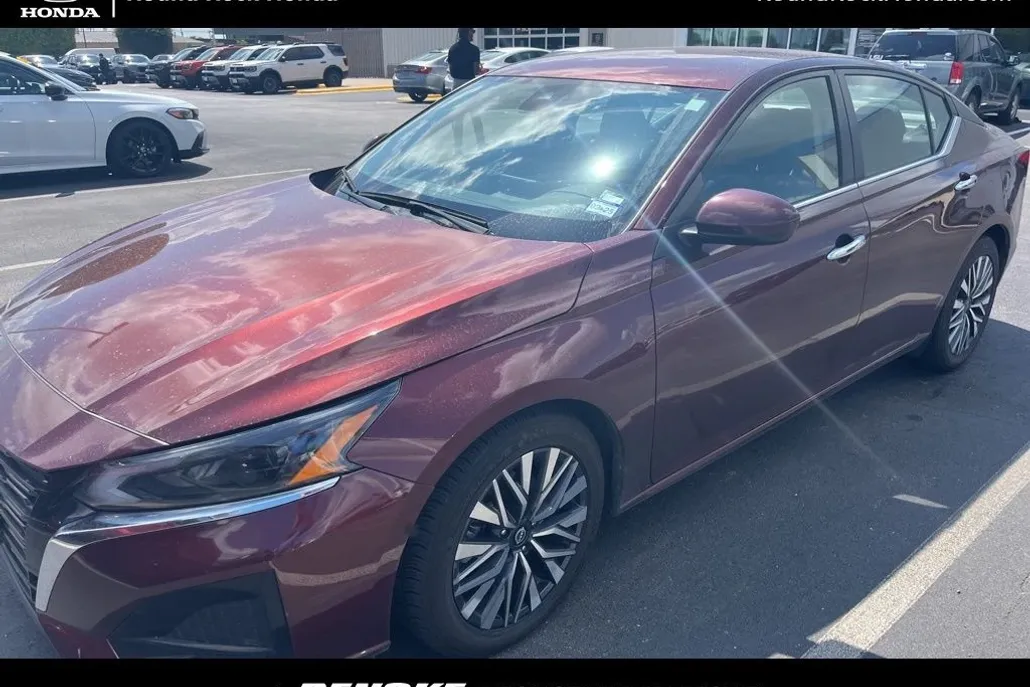 2023 Nissan Altima 2.5 SV photo 1
