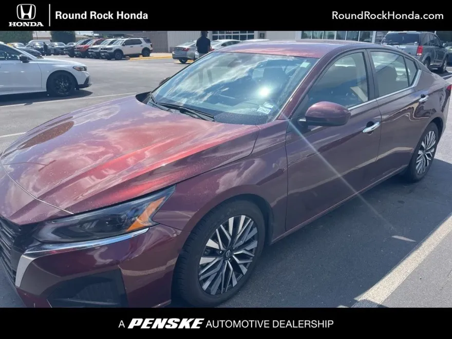 2023 Nissan Altima 2.5 SV photo 1