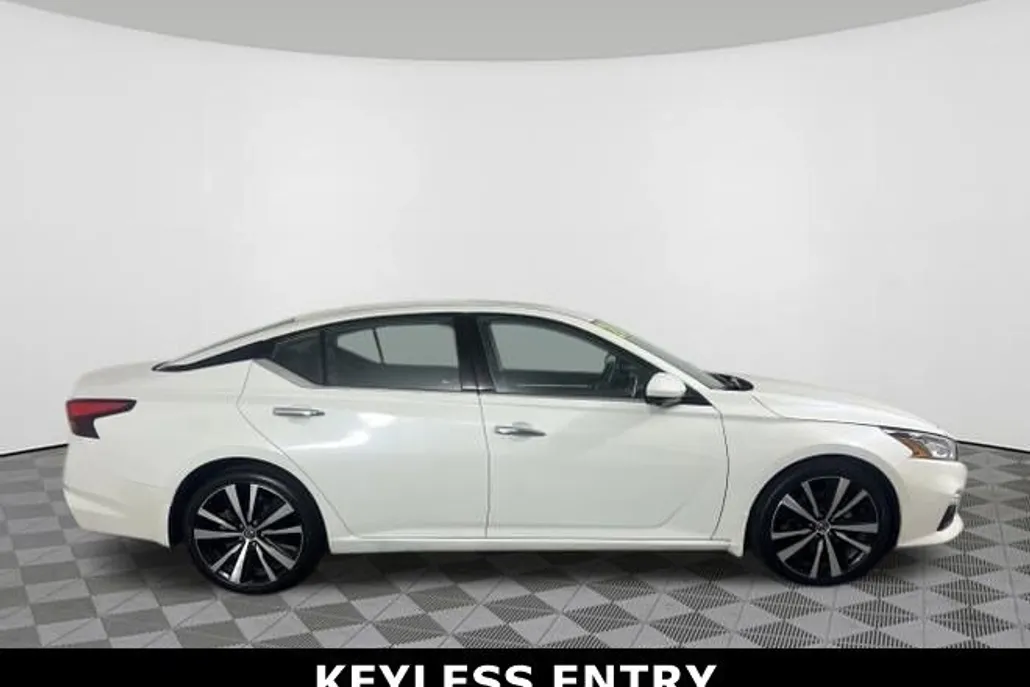 2020 Nissan Altima 2.5 Platinum photo 1