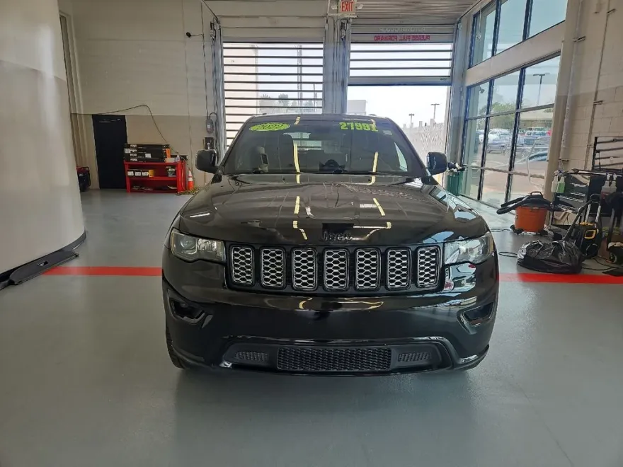 2021 Jeep Grand Cherokee Laredo X photo 1