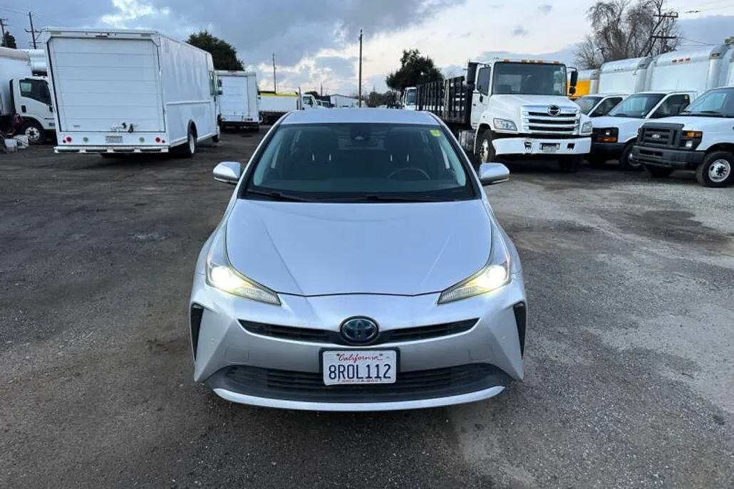 2019 Toyota Prius LE photo 1