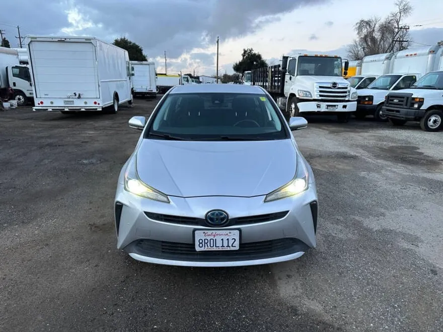 2019 Toyota Prius LE photo 1