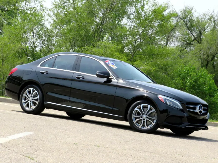 2017 Mercedes Benz C 300 4MATIC Sedan photo 1
