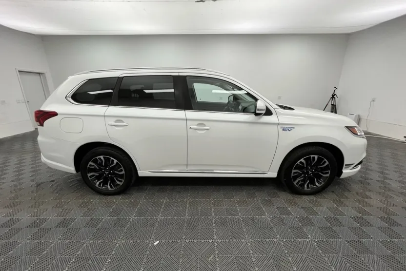 2018 Mitsubishi Outlander PHEV SEL photo 1