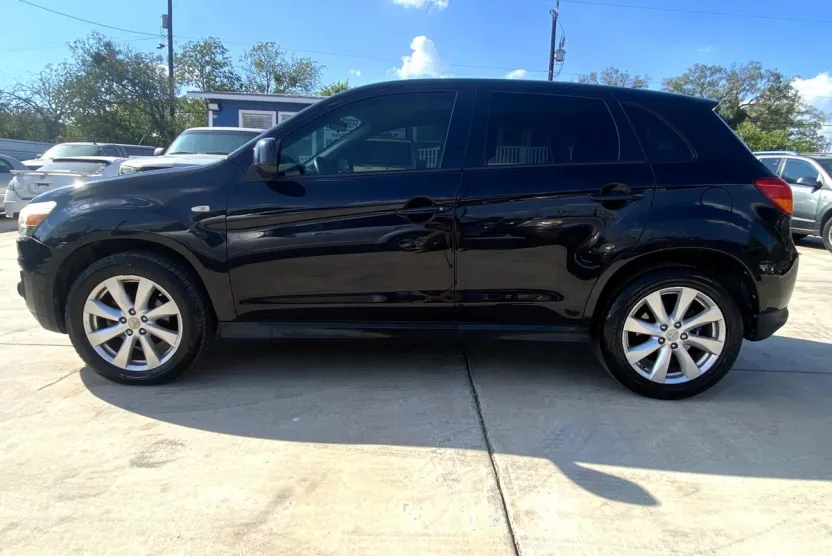 2014 Mitsubishi Outlander Sport ES photo 1
