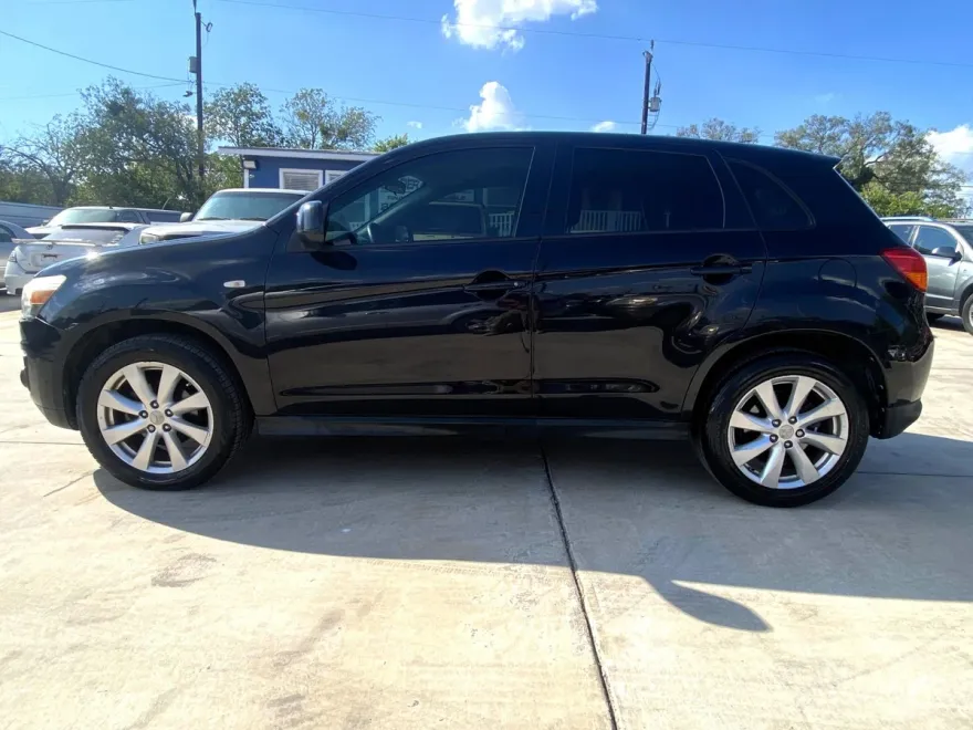 2014 Mitsubishi Outlander Sport ES photo 1