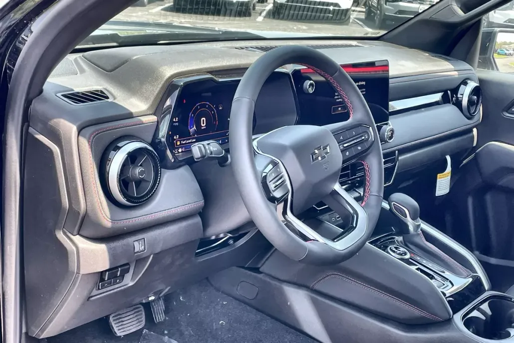 2025 Chevrolet Colorado Z71 photo 1