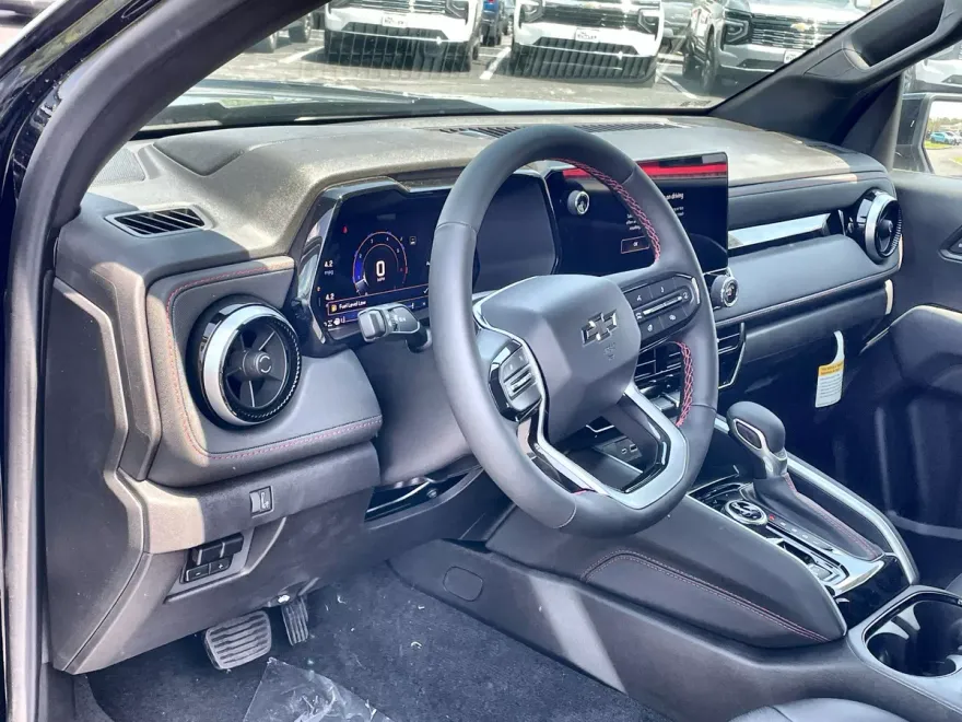 2025 Chevrolet Colorado Z71 photo 1