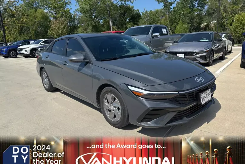 2025 Hyundai Elantra SE photo 1