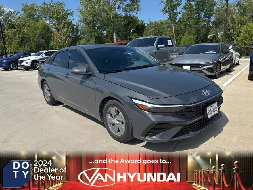 2025 Hyundai Elantra SE photo 1