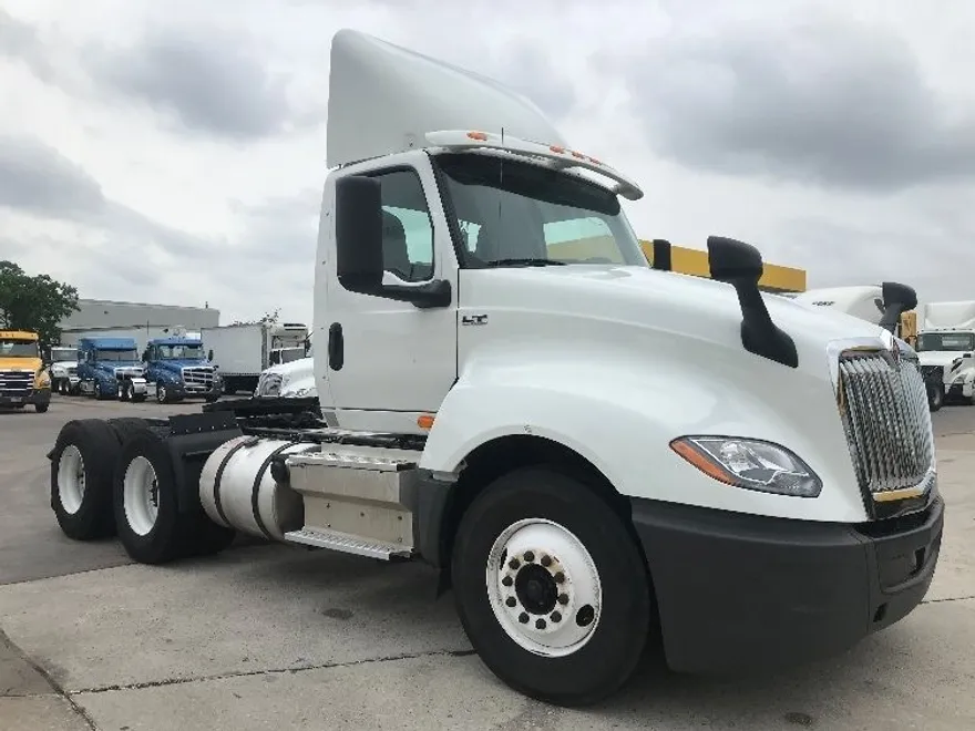 2018 International LT625 LT photo 1
