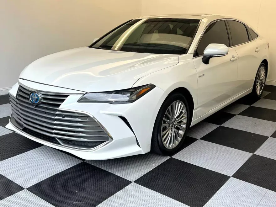 2020 Toyota Avalon Hybrid Limited photo 1